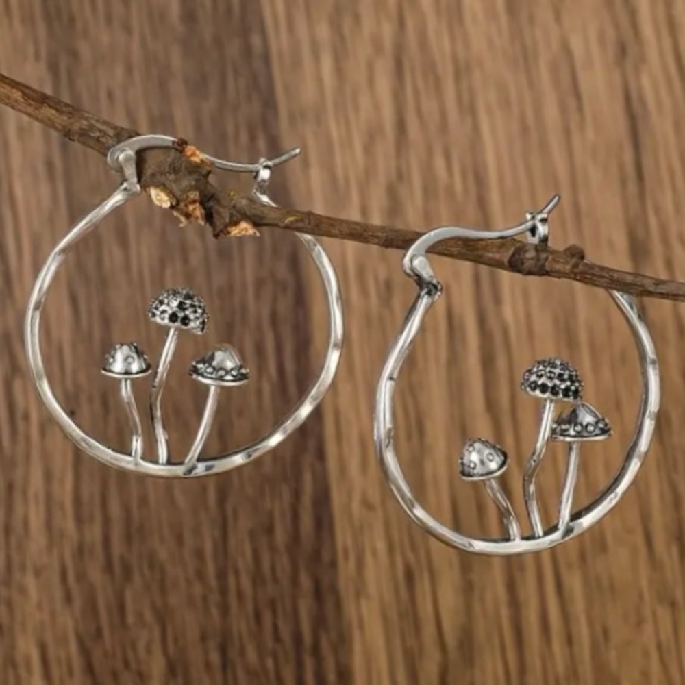 ✨Free People Amanita Mushroom Earrings - Picture 7 of 7